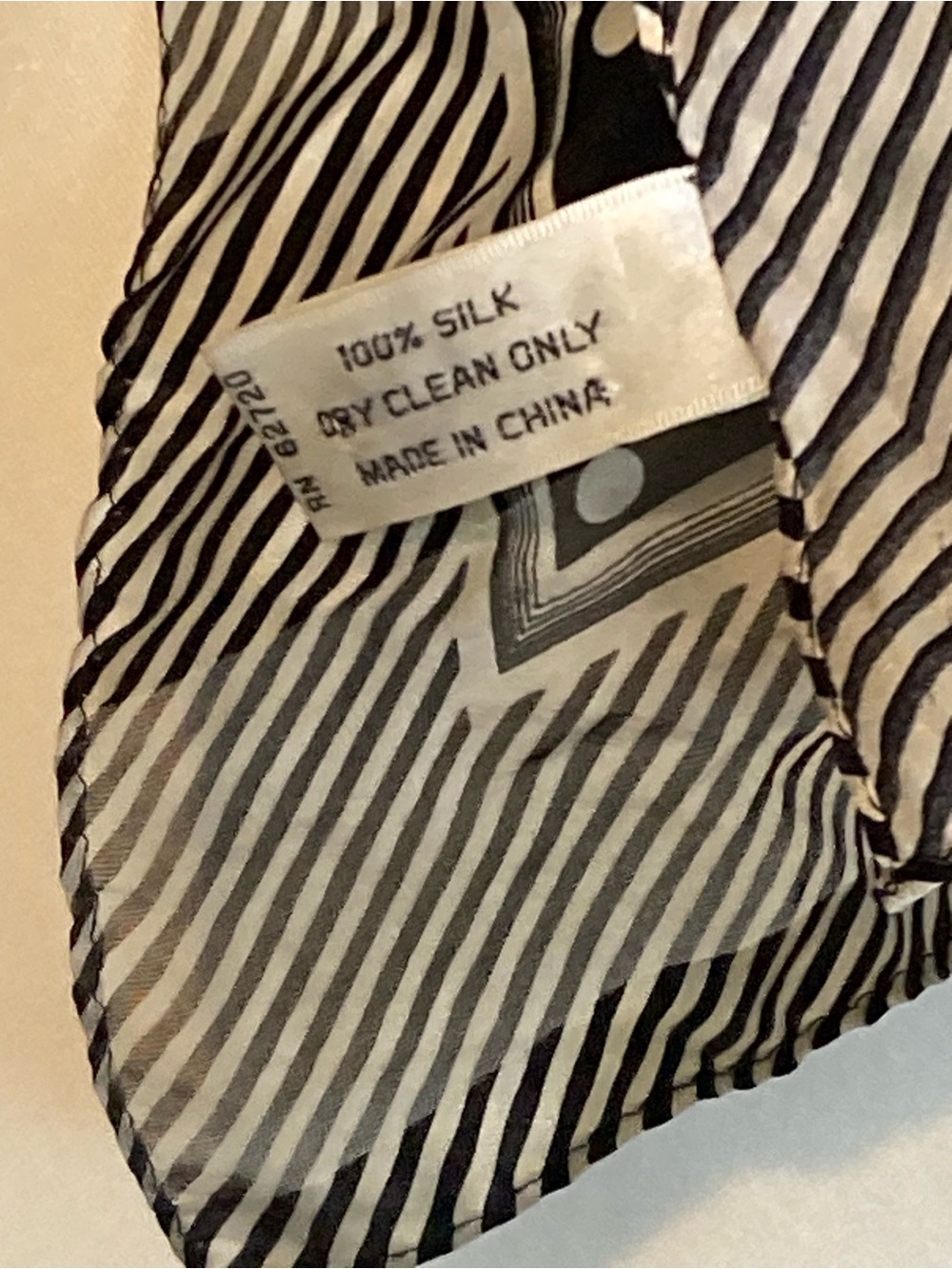 Oscar de la Renta Black and White Polka Dot Silk Scarf with Striped Border 21”sq - Picture 4 of 4